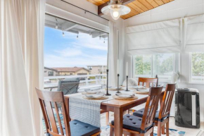 Totally Beachin Getaway by AvantStay Waterfront